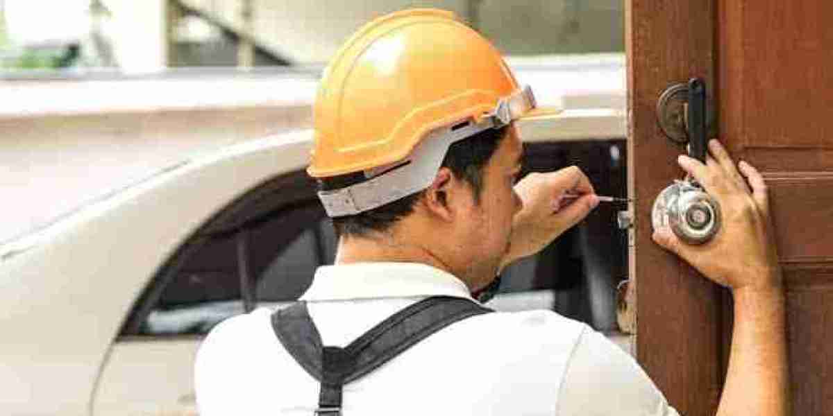 A Locksmith Is Coming to Your Home: What Should You Confirm Before Letting Them Work?